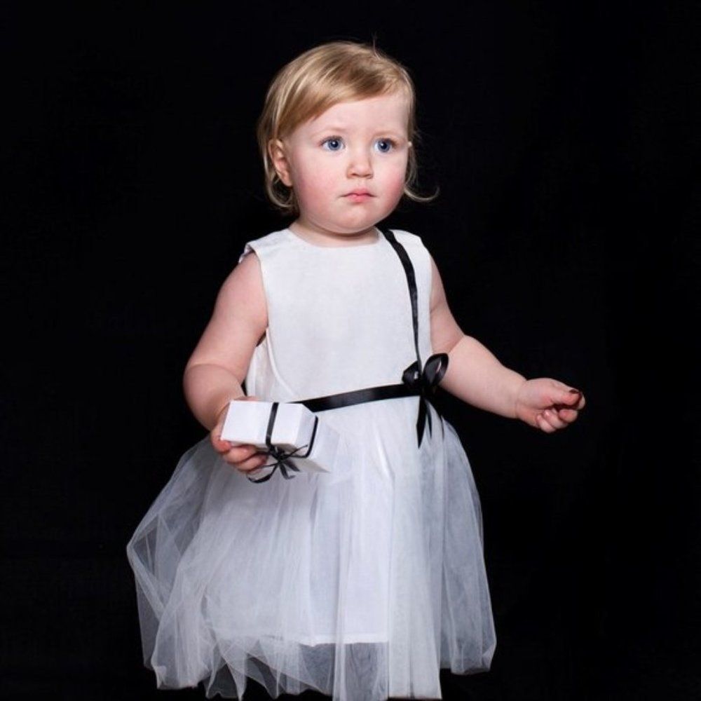 The TINY UNIVERSE the gift dress